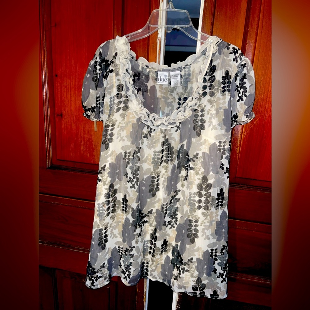 Duo Maternity Brand Top with Tieback. Size XL